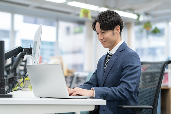 採用情報